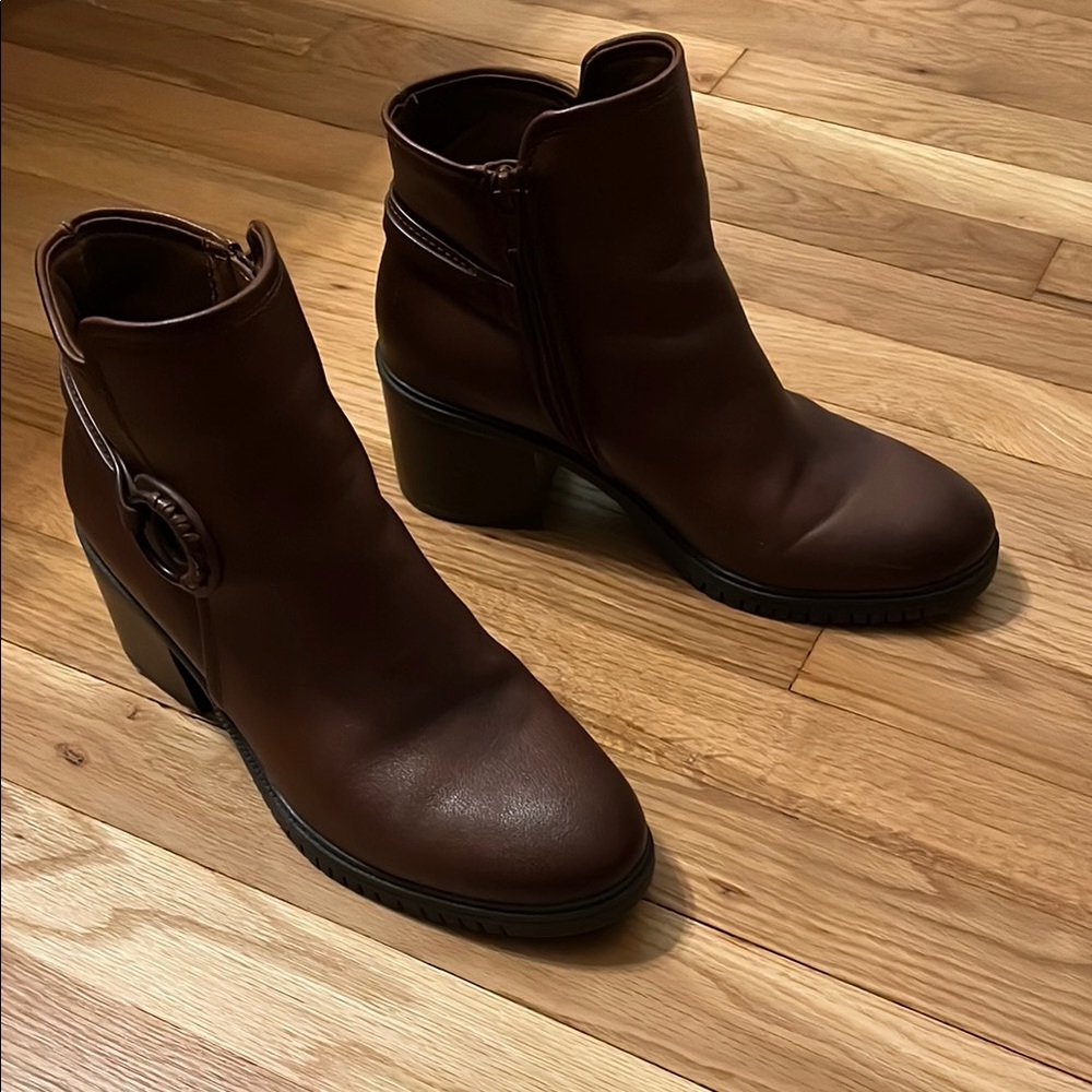 Baretraps 8.5M. Ankle Boots w/heel. Brown/ Mahogany. Hidden zipper.